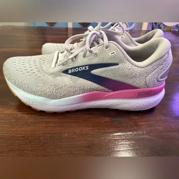 Brooks Women's Running Shoes - Gray and Pink. Ghost 16. size 10