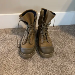 Brown Lace-Up Boots