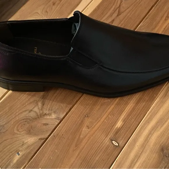 Bruno Magli black slip on dress shoes leather