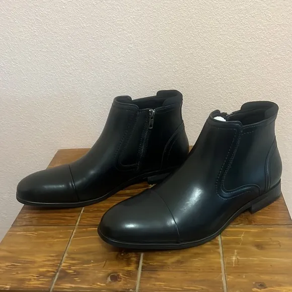 Cestfini men’s Chelsia boots. Never worn.