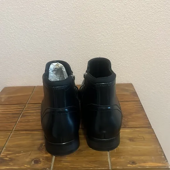 Cestfini men’s Chelsia boots. Never worn.