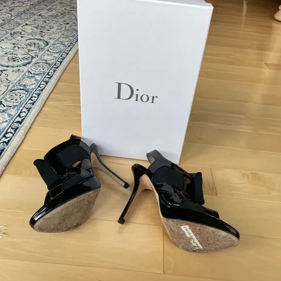 CHRISTIAN DIOR Black patent Leather Mesh Accents Sandals size 37