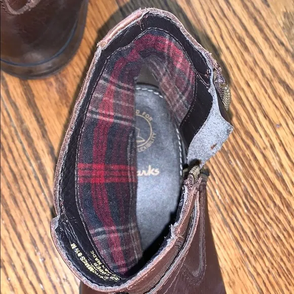 Clarks Brown Leather Chukka Boots size 8.5