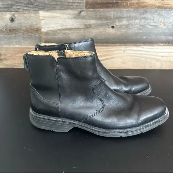 Clarks Men’s Sz 11M Side Zip Black Leather Dress Preppy Ankle Boots Biker Moto