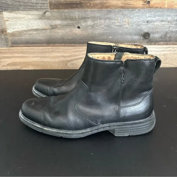 Clarks Men’s Sz 11M Side Zip Black Leather Dress Preppy Ankle Boots Biker Moto