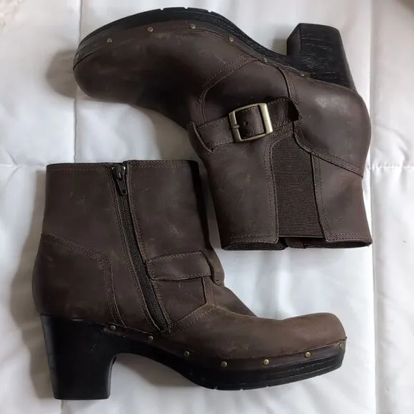 Clarks size 9 Women's Brown Leather Chelsea Dress Boots