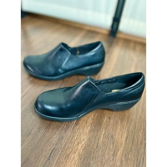 Clarks Women's Black Slip Resistant Leather Slip On Shoes