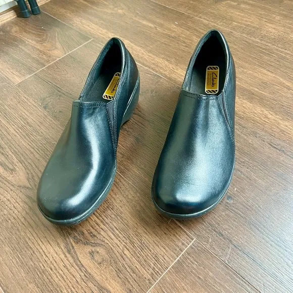 Clarks Women's Black Slip Resistant Leather Slip On Shoes