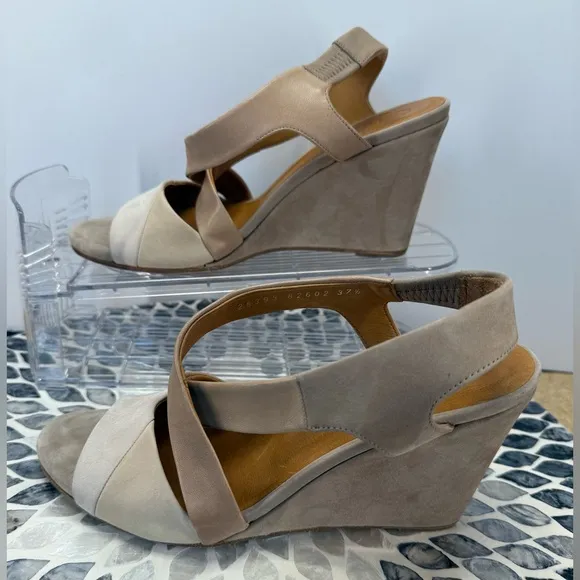 Coclico Women's Jane Wedge Sandal - Cream and Tan 7.5