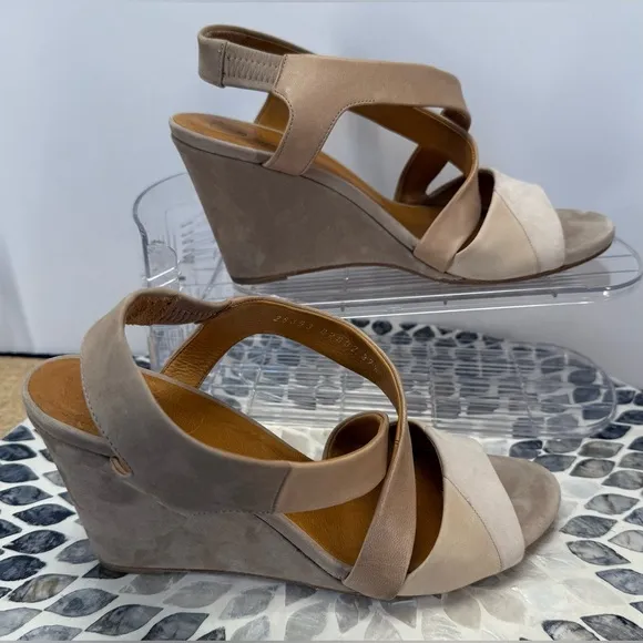 Coclico Women's Jane Wedge Sandal - Cream and Tan 7.5