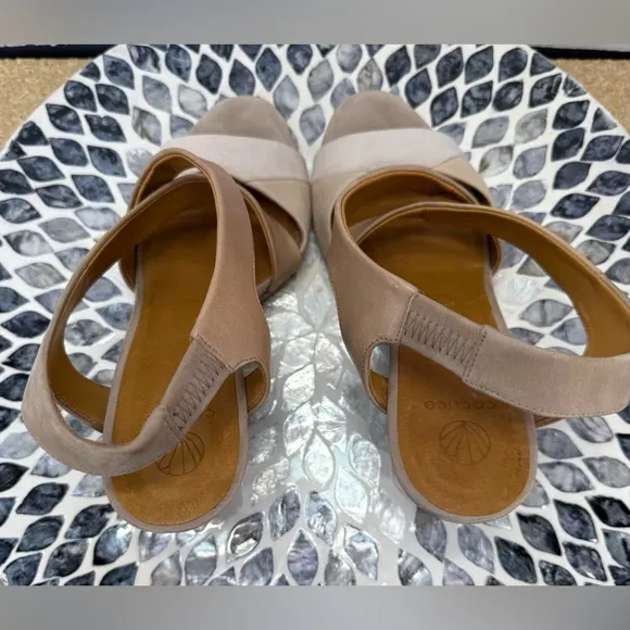 Coclico Women's Jane Wedge Sandal - Cream and Tan 7.5