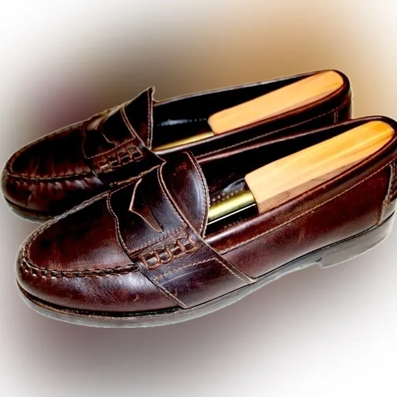 Cole Haan Country genuine hand sewn.Excellent condition with Vibram sole…‍‍‍