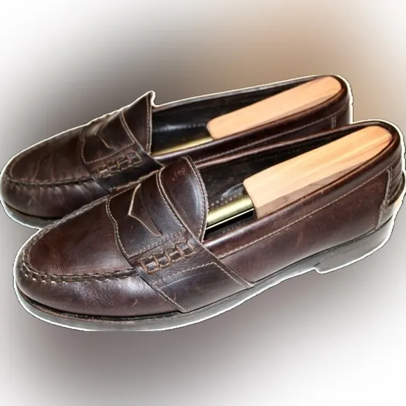 Cole Haan Country genuine hand sewn.Excellent condition with Vibram sole…‍‍‍