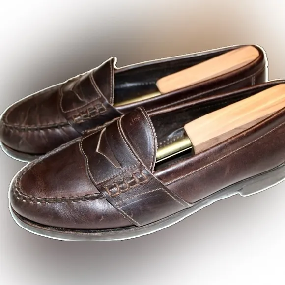 Cole Haan Country genuine hand sewn.Excellent condition with Vibram sole…‍‍‍