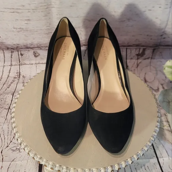 Cole Haan Grand.os Signature Black Suede Almond Toe Block Heel Pump Size 8.5