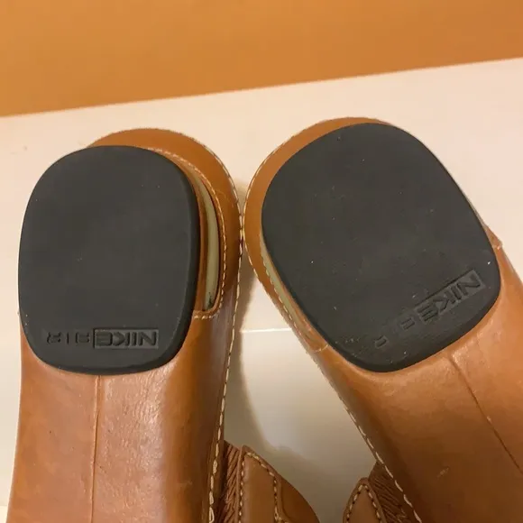 COLE HAAN TAN LEATHER SANDALS SZ 5B 1.5” WEDGE HEELS
