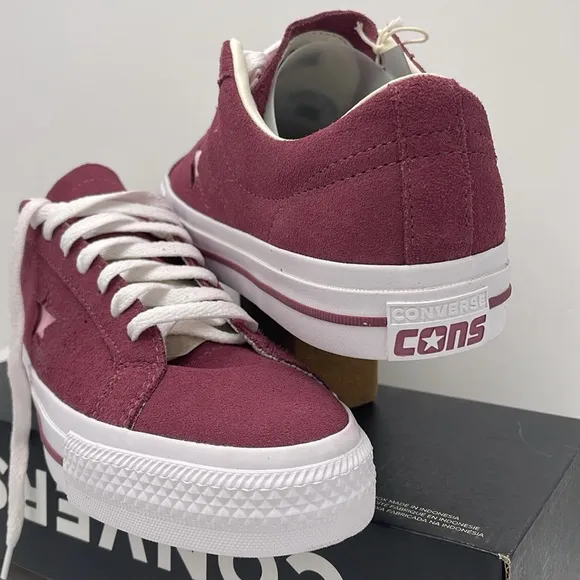 Converse Men’s Burgundy Sneakers with Star DetailA11099CONE STAR PRO OX GREY/