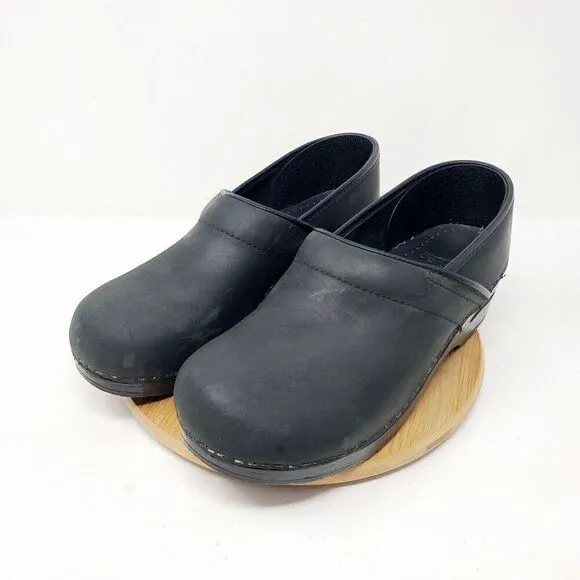 Dansko Clogs Womens 40 Matte Black Slip On Closed Toe Comfort Work Shoes