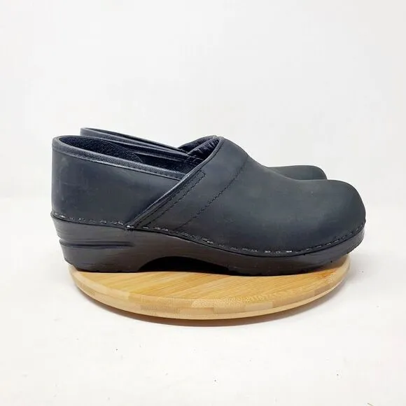 Dansko Clogs Womens 40 Matte Black Slip On Closed Toe Comfort Work Shoes