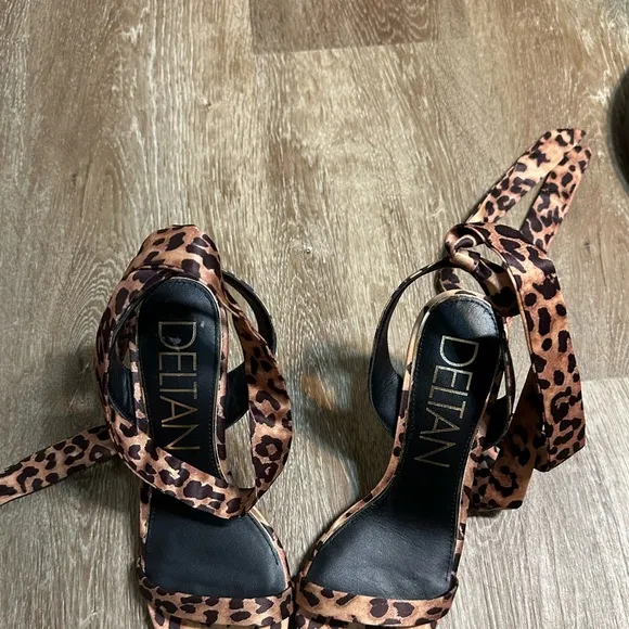 Deltan Makenna Jaguar Print Ankle WrapDress Sandals women size 7.5