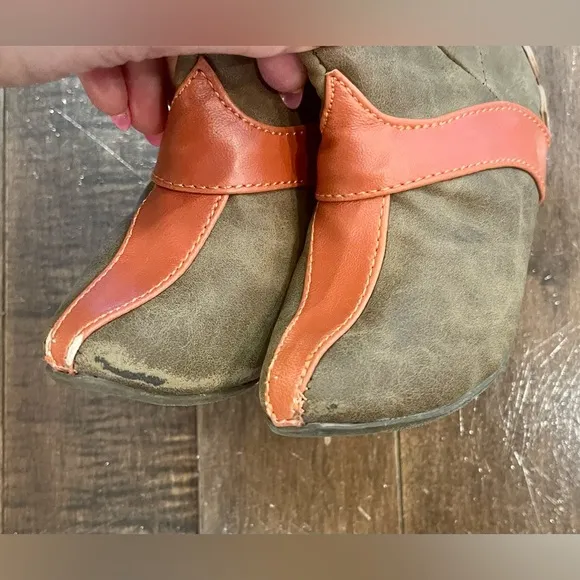 Disney Store Raya Costume size 4 with boots (9/10) - Raya and The Last Dragon