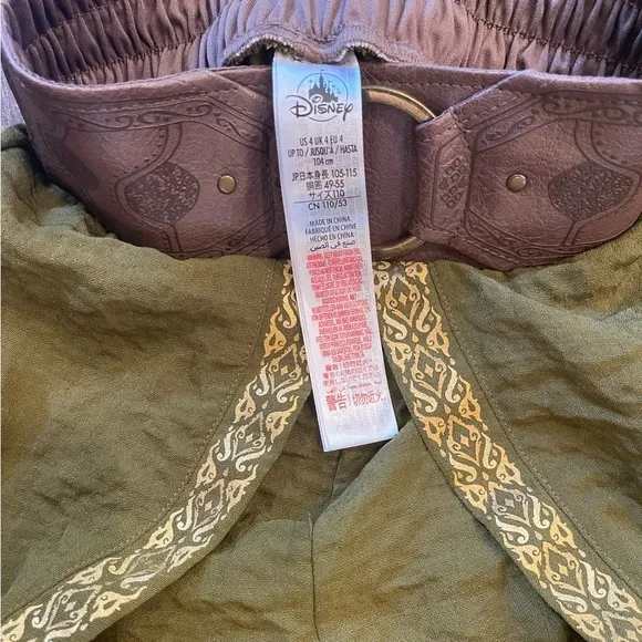 Disney Store Raya Costume size 4 with boots (9/10) - Raya and The Last Dragon