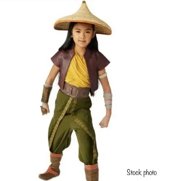 Disney Store Raya Costume size 4 with boots (9/10) - Raya and The Last Dragon