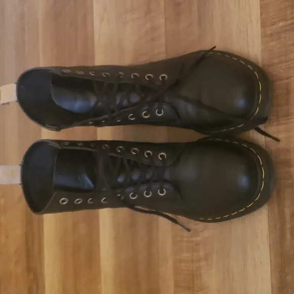 Doc martens unisex black boots