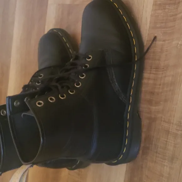 Doc martens unisex black boots