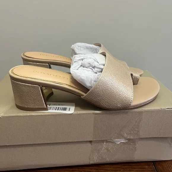 Donald J. Pliner Womens Melros Leather vintage metallic gold sandals heels NEW 6