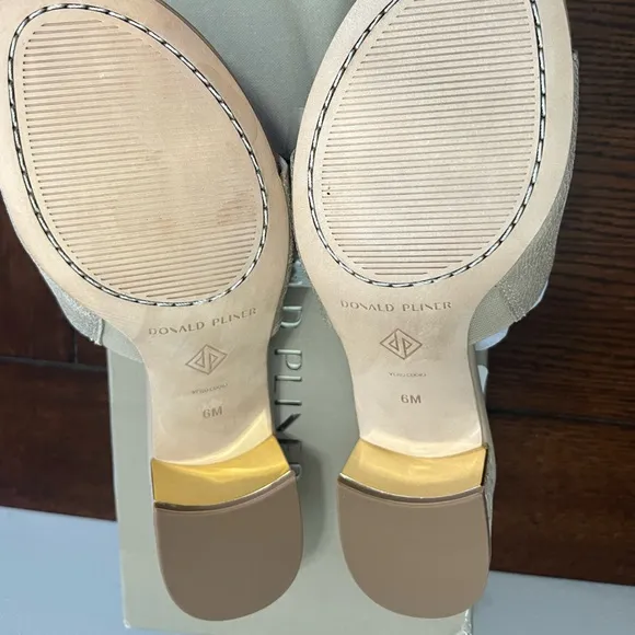 Donald J. Pliner Womens Melros Leather vintage metallic gold sandals heels NEW 6