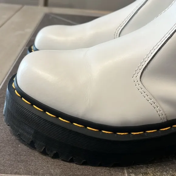 Dr Martens Platform White Leather 2976 Ankle Boots women’s Size 8.