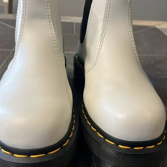 Dr Martens Platform White Leather 2976 Ankle Boots women’s Size 8.