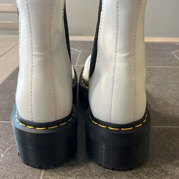 Dr Martens Platform White Leather 2976 Ankle Boots women’s Size 8.