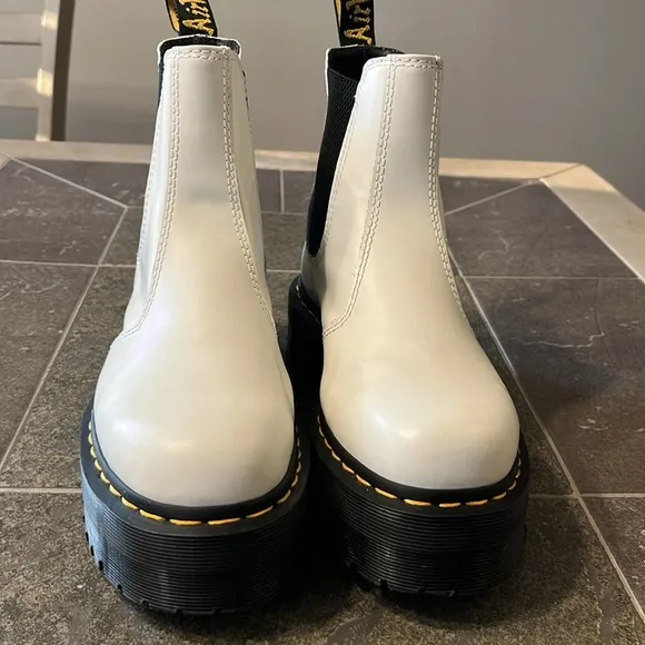 Dr Martens Platform White Leather 2976 Ankle Boots women’s Size 8.