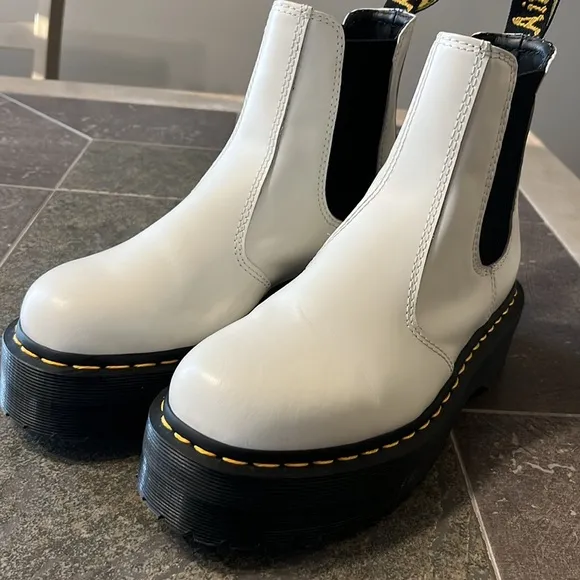 Dr Martens Platform White Leather 2976 Ankle Boots women’s Size 8.