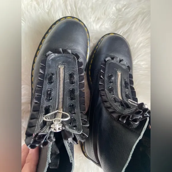 Dr martes boots women’s size 10 women’s black color