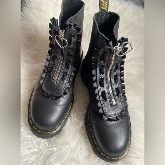 Dr martes boots women’s size 10 women’s black color
