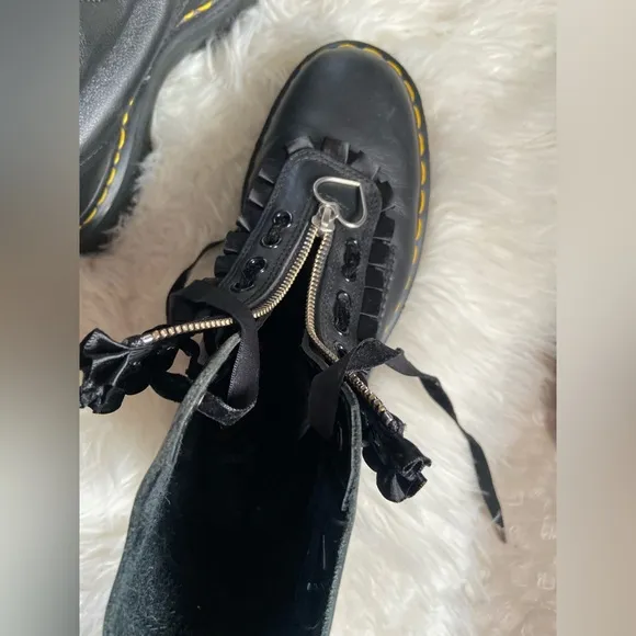 Dr martes boots women’s size 10 women’s black color