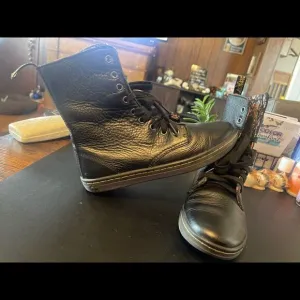 Dr Martens Stratford boots sz 6