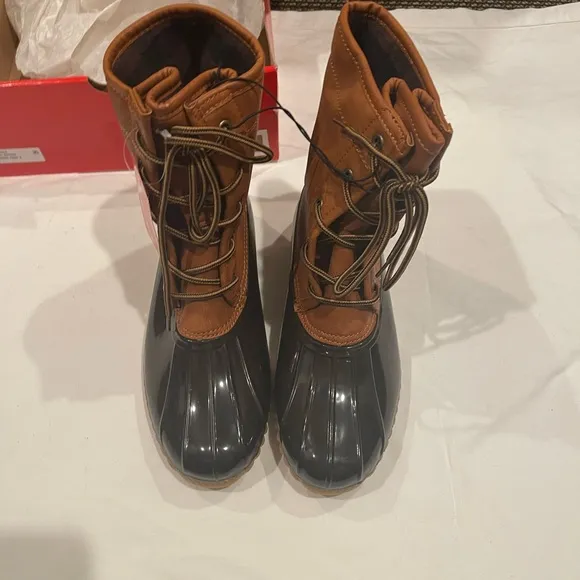 Duck boots brand new size 8 women’s in box