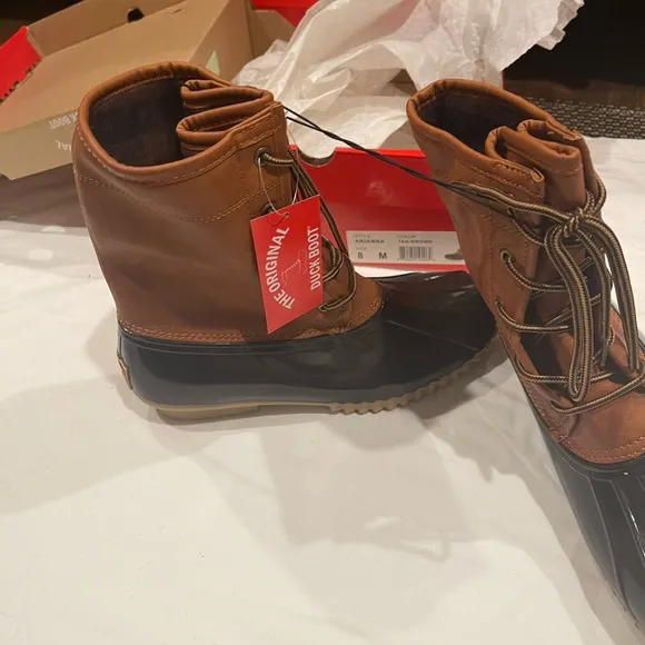 Duck boots brand new size 8 women’s in box