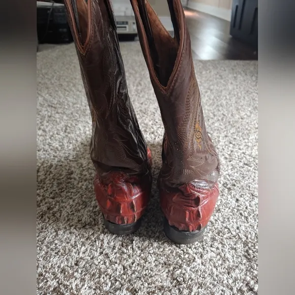 El General Alligator Embroidered Western Cowboy Boots, Size 9.5