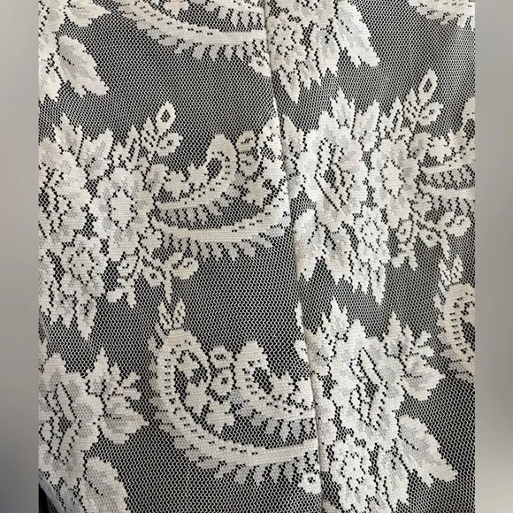 Elegant grandma core lace midi dress in cream and black!