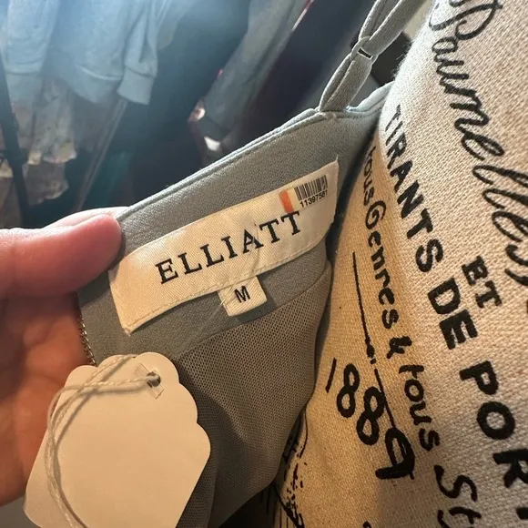 Elliatt medium dress. High low