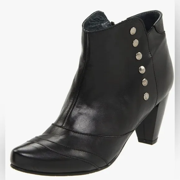 Eric Michael Bonita Smooth Leather Side Zip Boot. NWOB Ret $145 Sz 40 (9.5 US)