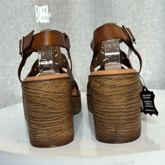 ERIC MICHAEL WHITNEY LEATHER CUTOUT BLOCK HEELED SANDALS **NIB**