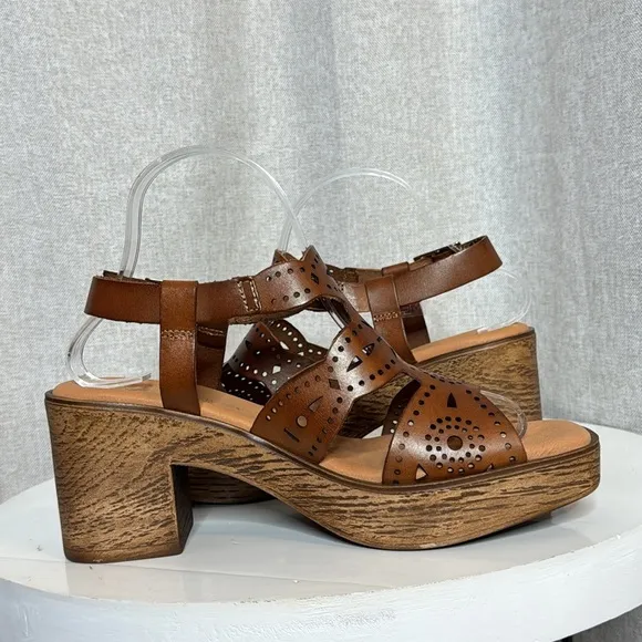 ERIC MICHAEL WHITNEY LEATHER CUTOUT BLOCK HEELED SANDALS **NIB**