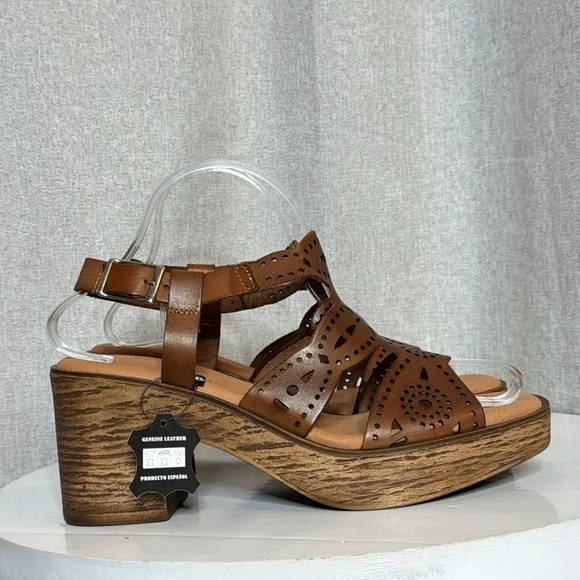 ERIC MICHAEL WHITNEY LEATHER CUTOUT BLOCK HEELED SANDALS **NIB**