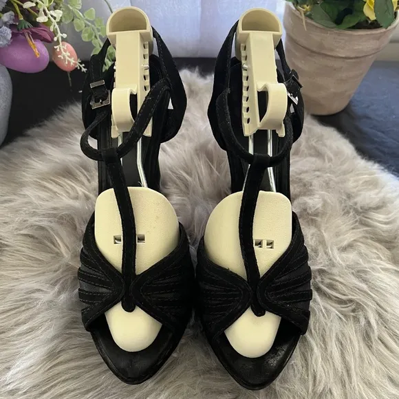 Fendi Black Leather Platform Sandals.  Size 38.5 US 8.5